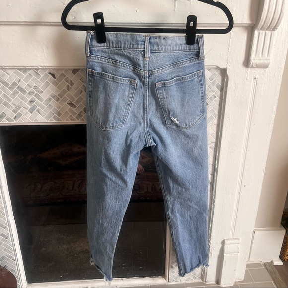 GAP Cheeky Straight High Rise Distressed Jean - Picture 4 of 4